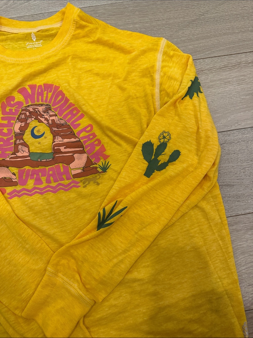 Free People Movement Yellow
Arches National Park Utah Long
Sleeve Tee Size Small - Picture 4 of 5